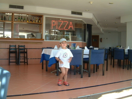 Et voici la pizzéria de l'hôtel
